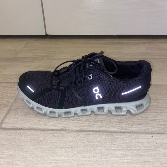 On cloud sneakers - Picture 5 of 8